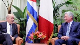 Le Drian visite Cuba pour « renforcer » les liens avec la France