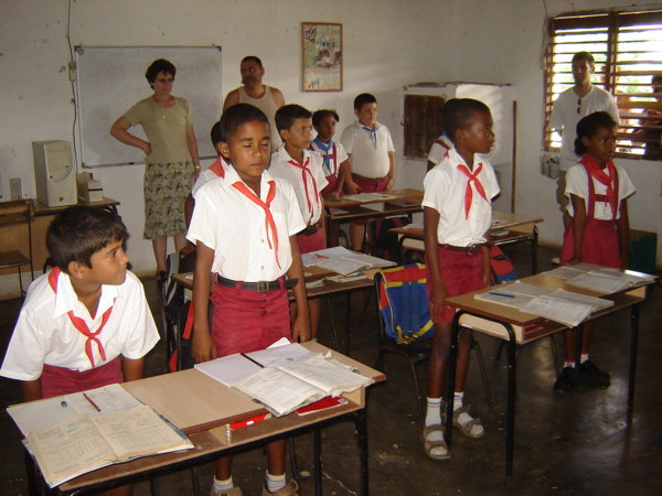 CUBA : MALGRE LE BLOCUS ECONOMIQUE QUI SE DURCIT D'ANNEE EN ANNEE L'EDUCATION CONTINUE